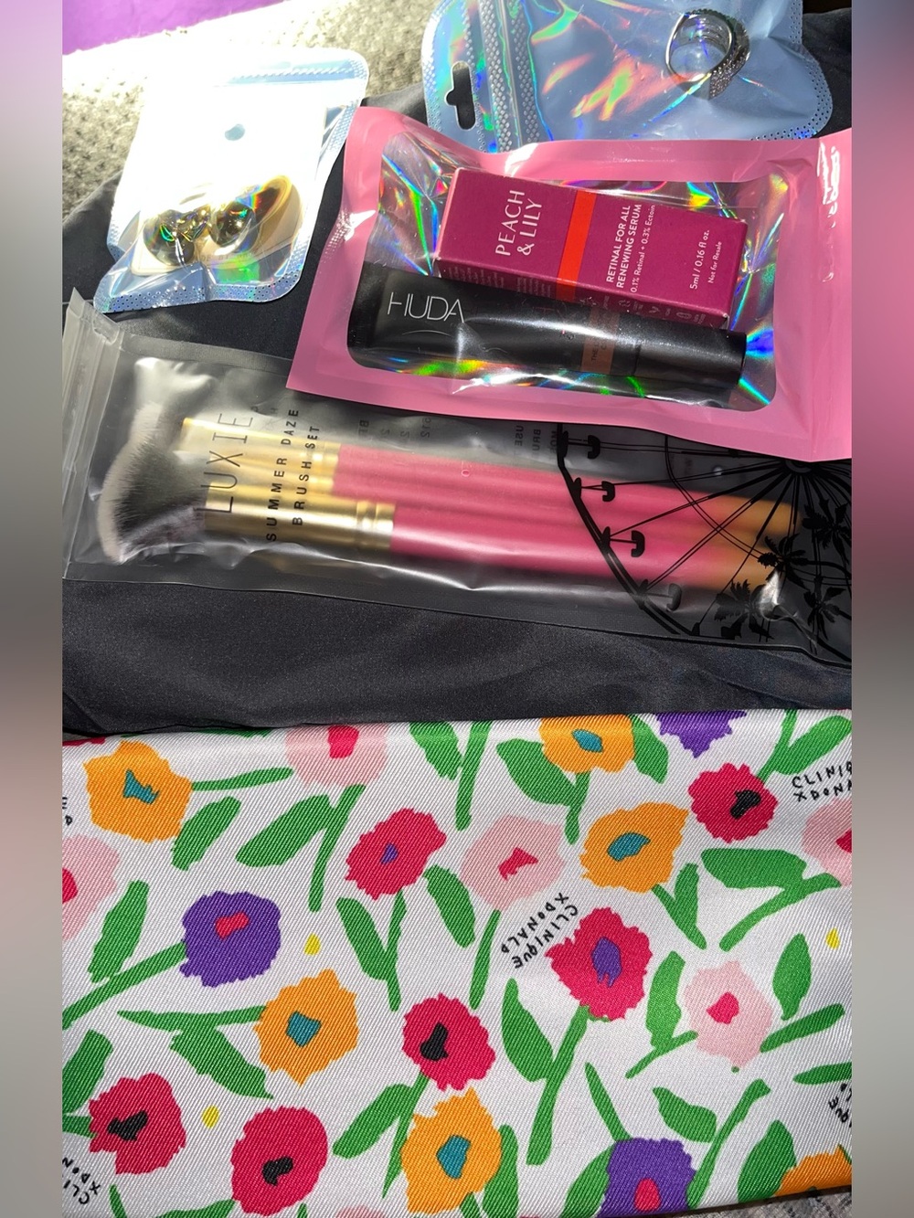 Clinique Cosmetic bag With Beauty Bundle